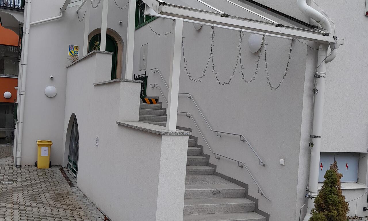 Hliníková pergola nad schodištěm Olomouc