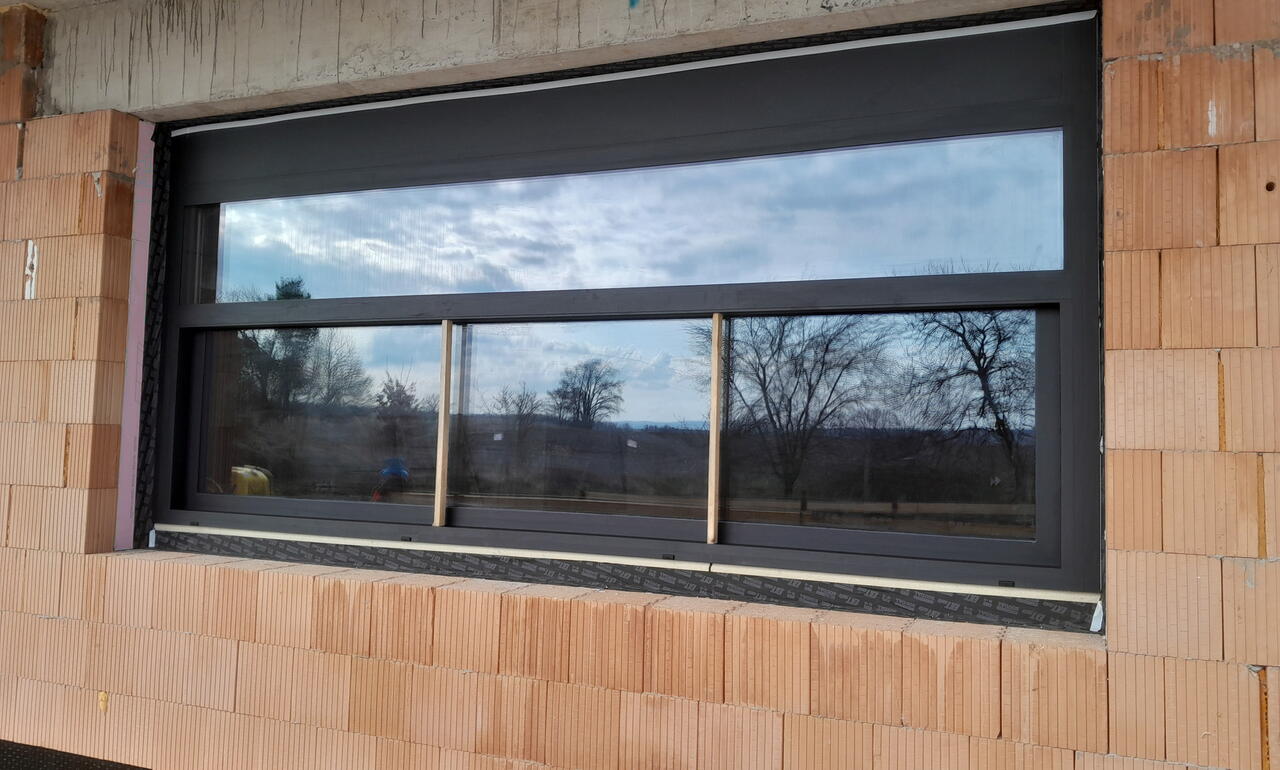 Výsuvné motorické okno České Budějovice