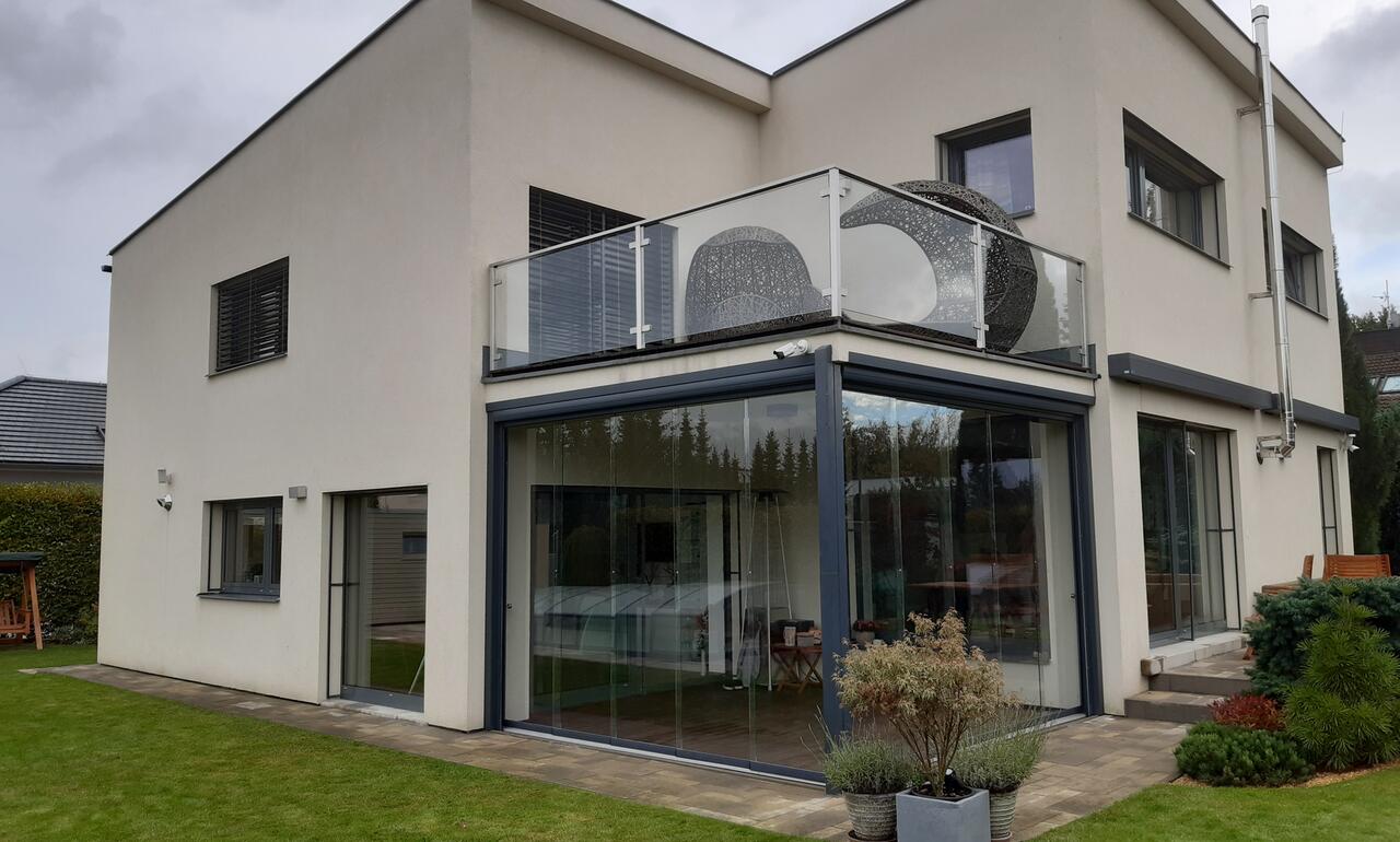 Posuvná stěna Průhonice